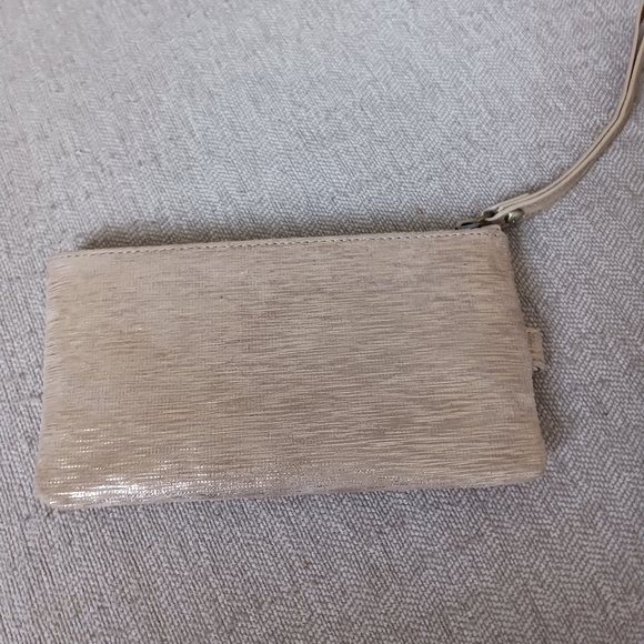 Hobo Women's Tan Metallic Gold Leather  Wristlet - Picture 3 of 9